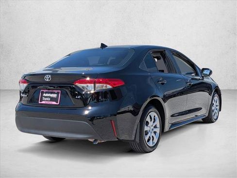 Used 2025 Toyota Corolla LE FWD image 5