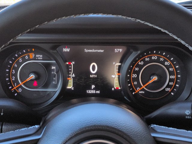 Used 2025 Jeep Gladiator Mojave w/ Convenience Group AWD/4WD image 25
