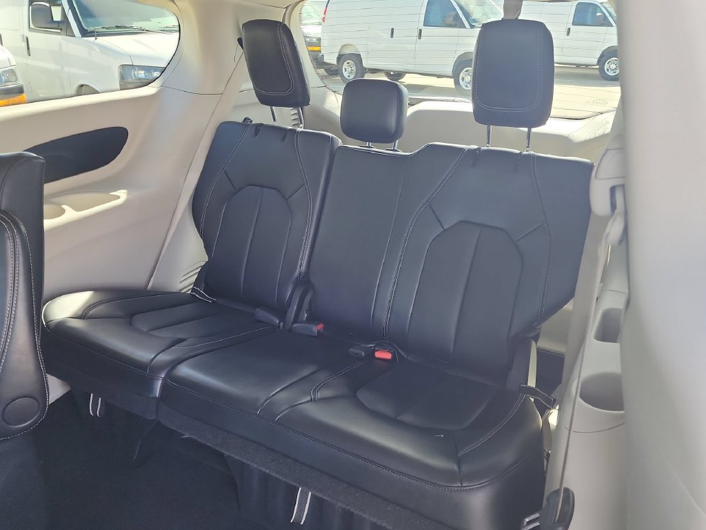 Used 2024 Chrysler Pacifica Limited FWD image 23
