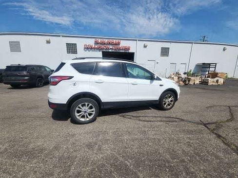 Used 2018 Ford Escape SE w/ SE Sync 3 Package AWD/4WD image 11