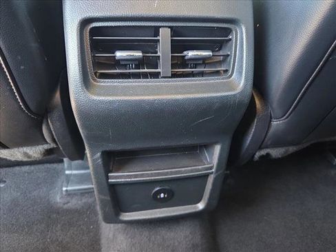 Used 2024 Ford Edge SEL AWD/4WD image 16
