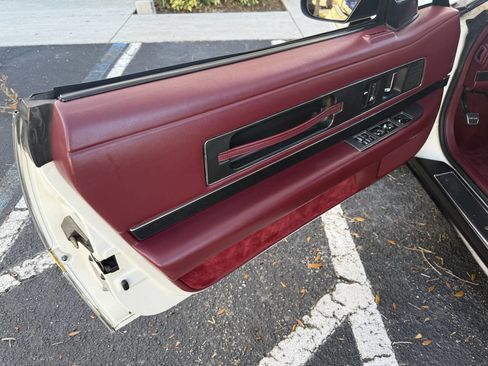 Used 1990 Buick Reatta Convertible image 15