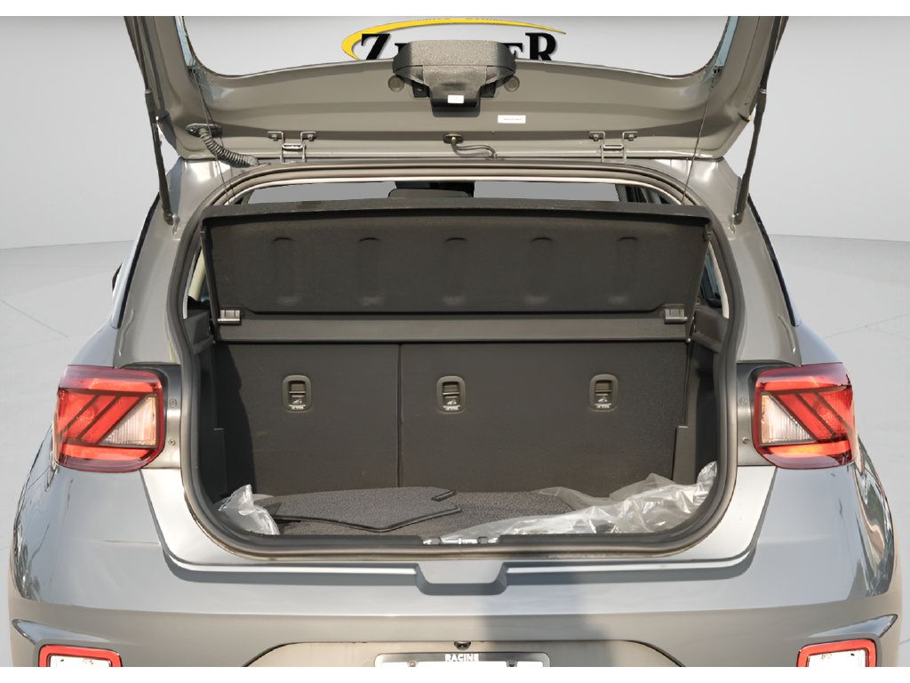 Certified 2026 Hyundai Venue SEL FWD image 11