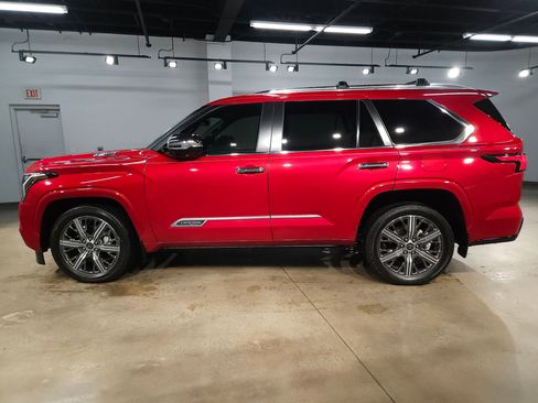 Used 2024 Toyota Sequoia Capstone AWD/4WD image 4