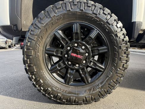 Used 2024 GMC Sierra 2500 AT4 w/ AT4 Premium Plus Package image 4