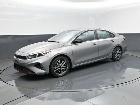 Used 2023 Kia Forte GT-Line FWD image 2