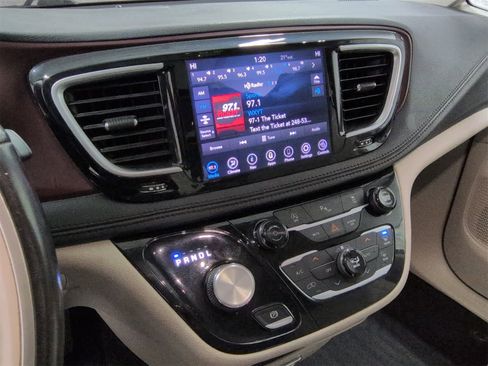 Certified 2020 Chrysler Pacifica Limited image 30