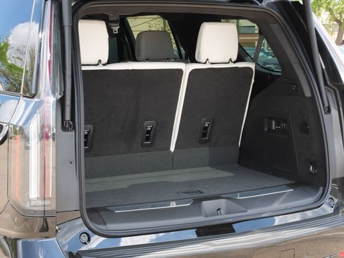 Certified 2026 Cadillac Escalade Platinum Sport w/ LPO, ONYX Package AWD/4WD image 24