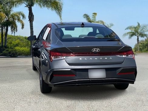 Used 2024 Hyundai Elantra SEL FWD image 4