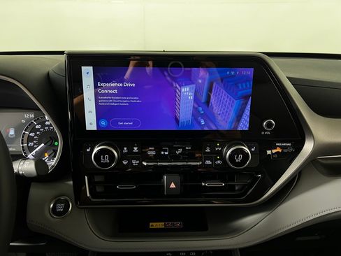 Used 2026 Toyota Highlander XLE AWD/4WD image 18