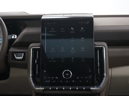 Used 2025 GMC Yukon Denali w/ Sun & Power Step Package AWD/4WD image 16