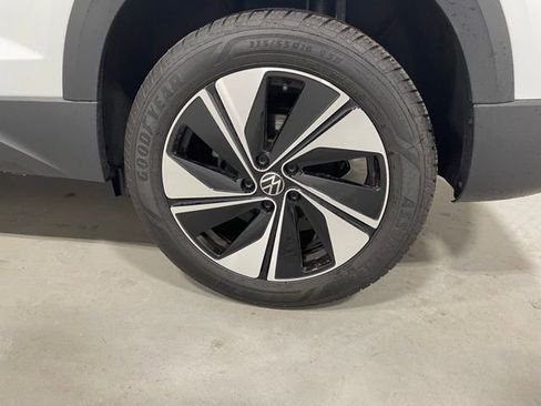 New 2025 Volkswagen Taos SE AWD/4WD image 8