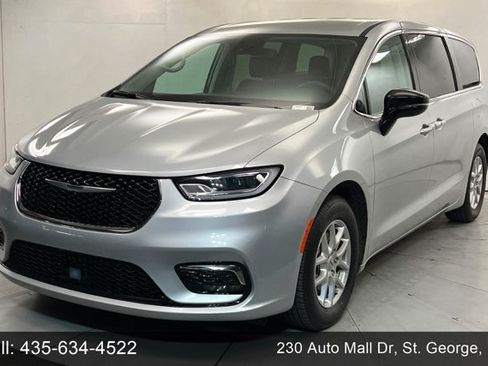 Used 2024 Chrysler Pacifica Touring-L FWD image 1