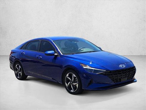 Certified 2023 Hyundai Elantra SEL w/ Convenience Package FWD image 3