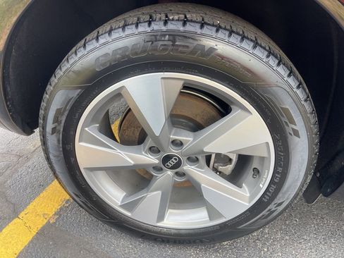 Used 2023 Audi Q5 2.0T Premium w/ Convenience Package image 28