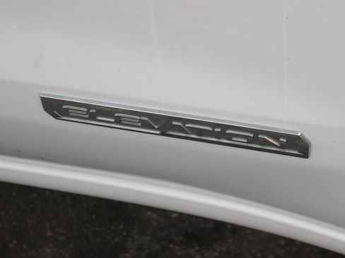 Used 2024 GMC Sierra 1500 Elevation image 10