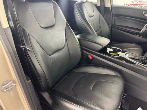 Used 2018 Ford Edge Titanium w/ Technology Package AWD/4WD image 34