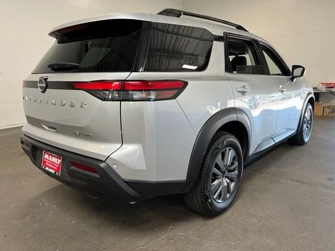 Used 2024 Nissan Pathfinder SV AWD/4WD image 3