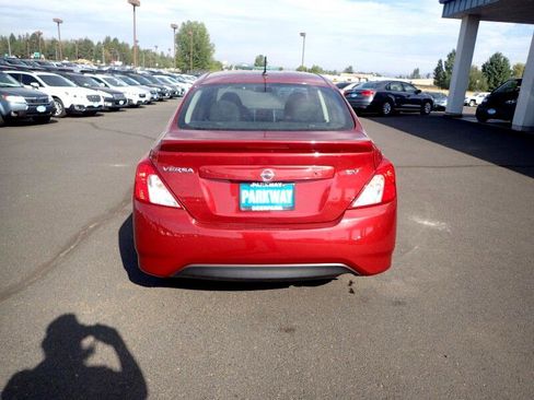 Used 2019 Nissan Versa SV image 4