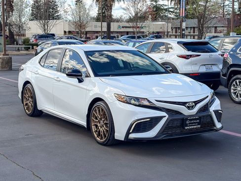 Used 2024 Toyota Camry SE w/ Convenience Package image 5