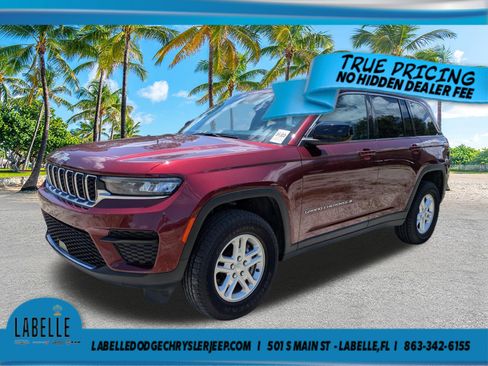 Used 2024 Jeep Grand Cherokee Laredo AWD/4WD image 8