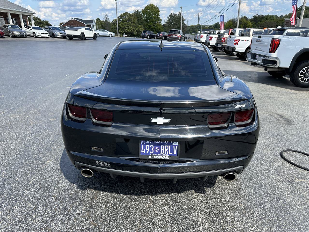Used 2010 Chevrolet Camaro SS w/ White Stripe Package RWD image 3