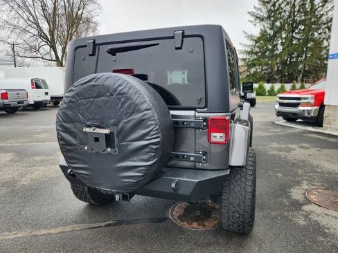 Used 2017 Jeep Wrangler Unlimited Sahara w/ Dual Top Group AWD/4WD image 15