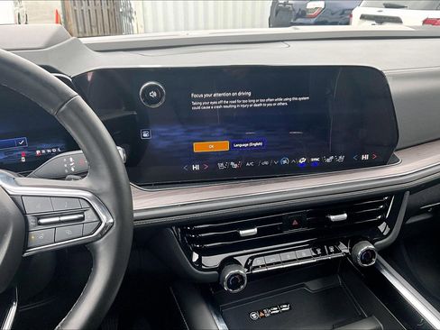 Used 2025 Chevrolet Suburban Premier image 6