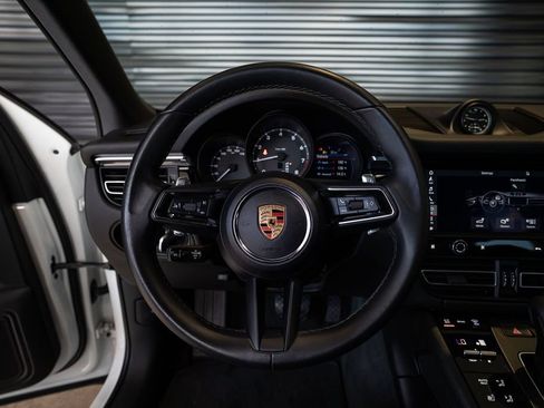 Certified 2024 Porsche Macan AWD/4WD image 26