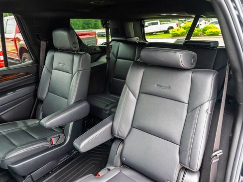 Used 2024 Cadillac Escalade Luxury w/ LPO, Floor Liner Package AWD/4WD image 21