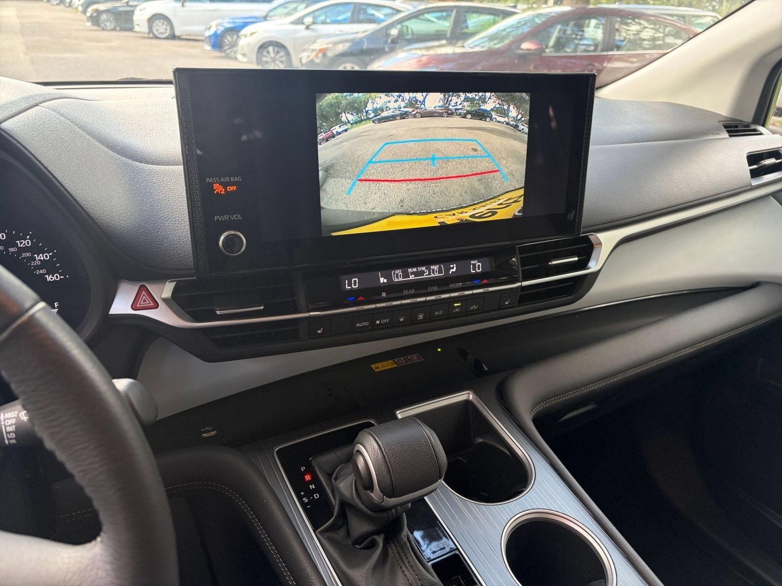 Used 2025 Toyota Sienna XLE FWD image 26