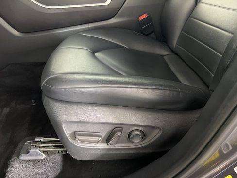 Used 2022 Toyota Highlander XLE image 16