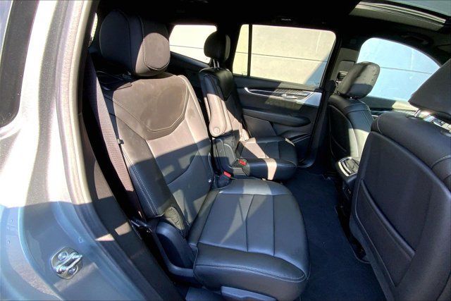 Used 2024 Cadillac XT6 Premium Luxury w/ Technology Package AWD/4WD image 27