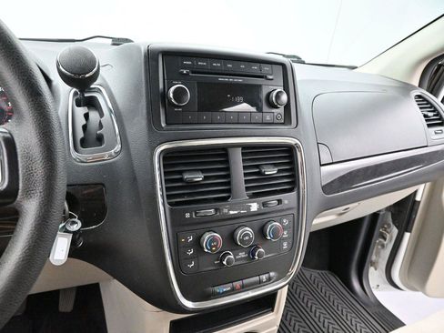 Used 2017 Dodge Grand Caravan SE FWD image 16