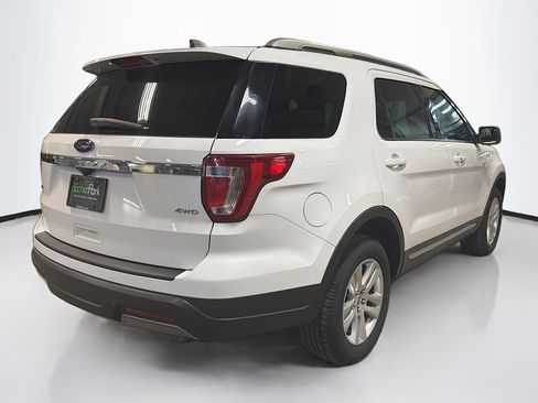 Used 2019 Ford Explorer XLT image 9