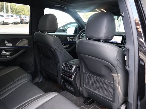 Used 2025 Mercedes-Benz GLS 450 4MATIC w/ AMG Line Exterior image 28