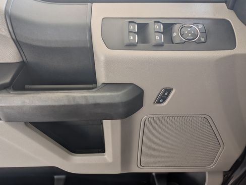 Used 2018 Ford F250 XL w/ Power Equipment Group AWD/4WD image 15