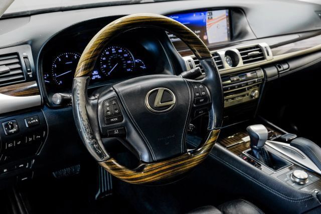 Used 2017 Lexus LS 460 w/ Comfort Package RWD image 22