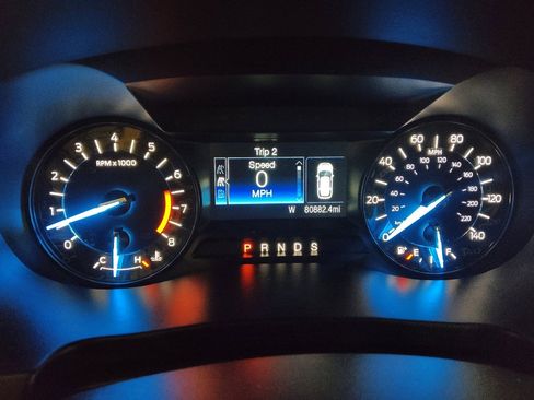 Used 2018 Ford Explorer XLT image 23