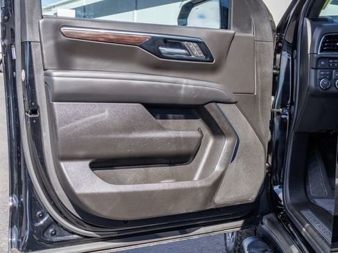 Used 2025 Chevrolet Suburban Z71 AWD/4WD image 16