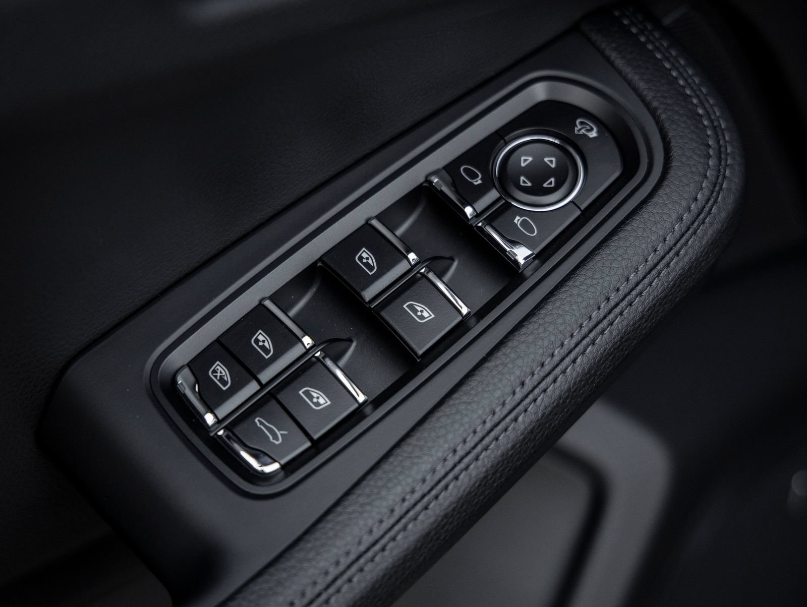 Certified 2026 Porsche Macan AWD/4WD image 22