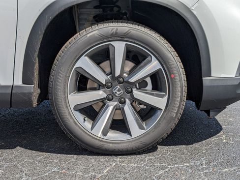 New 2025 Honda Pilot Touring image 9