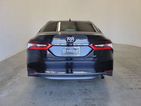 Used 2022 Toyota Camry LE FWD image 6