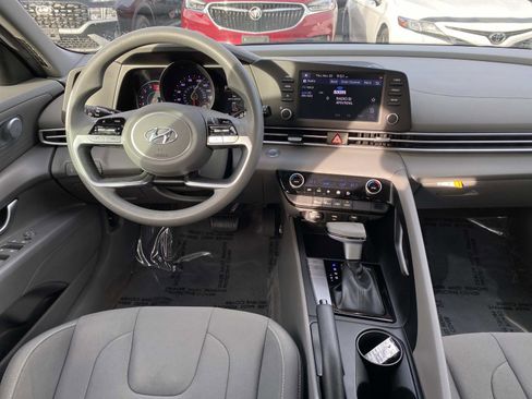 Used 2023 Hyundai Elantra SEL w/ Cargo Package image 8