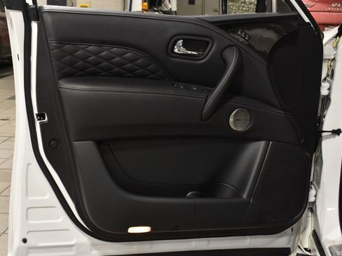 Certified 2024 INFINITI QX80 Sensory image 10