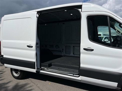 New 2025 Ford Transit 250 148 Medium Roof image 17