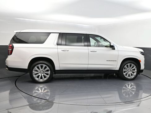 Certified 2022 Chevrolet Suburban Premier AWD/4WD image 8