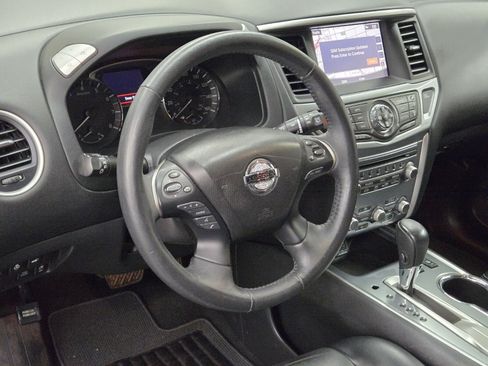 Used 2019 Nissan Pathfinder SL FWD image 16