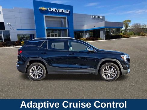 Used 2024 GMC Terrain SLT w/ Infotainment Package II image 8