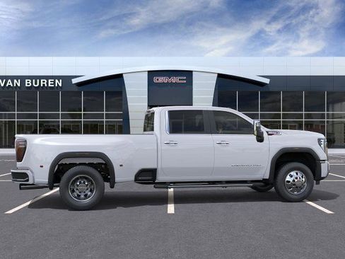 New 2025 GMC Sierra 3500 Denali w/ Denali Reserve Package image 5
